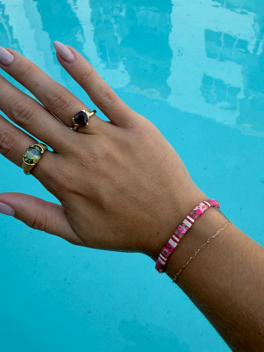 Pink Sea Star glass-bead bracelet in shades of bright pink, blush, white, and translucent rose.